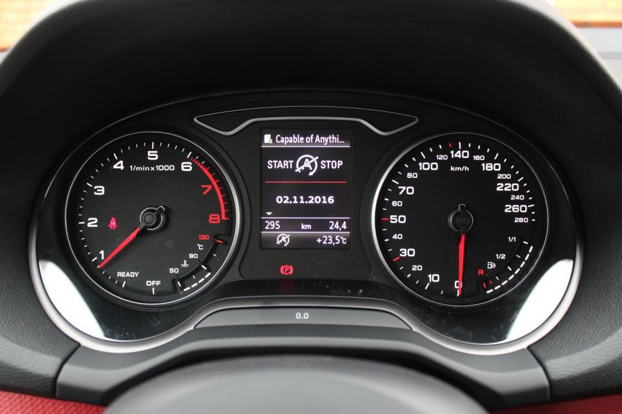 Панель приборов Audi Q2 TFSI Sport 2016 года  (WW) (фото 20 из 25)